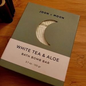 Joon X Moon Mini White Tea & Aloe Bath Bomb Bar